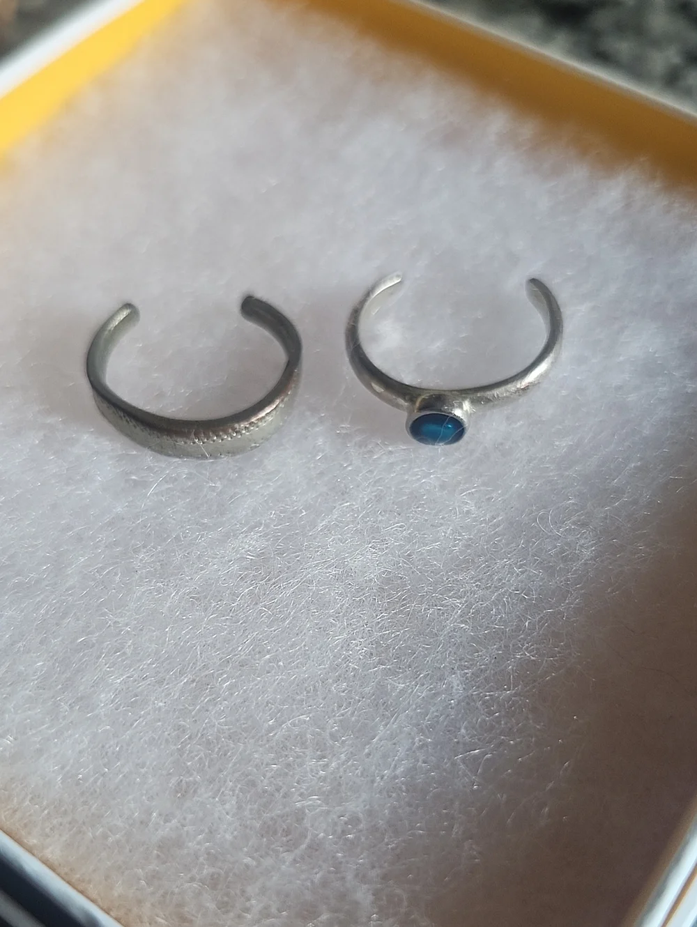 Set Of 2 Silver Open Band Toe Rings -Blue Stone Accent & Textured Design